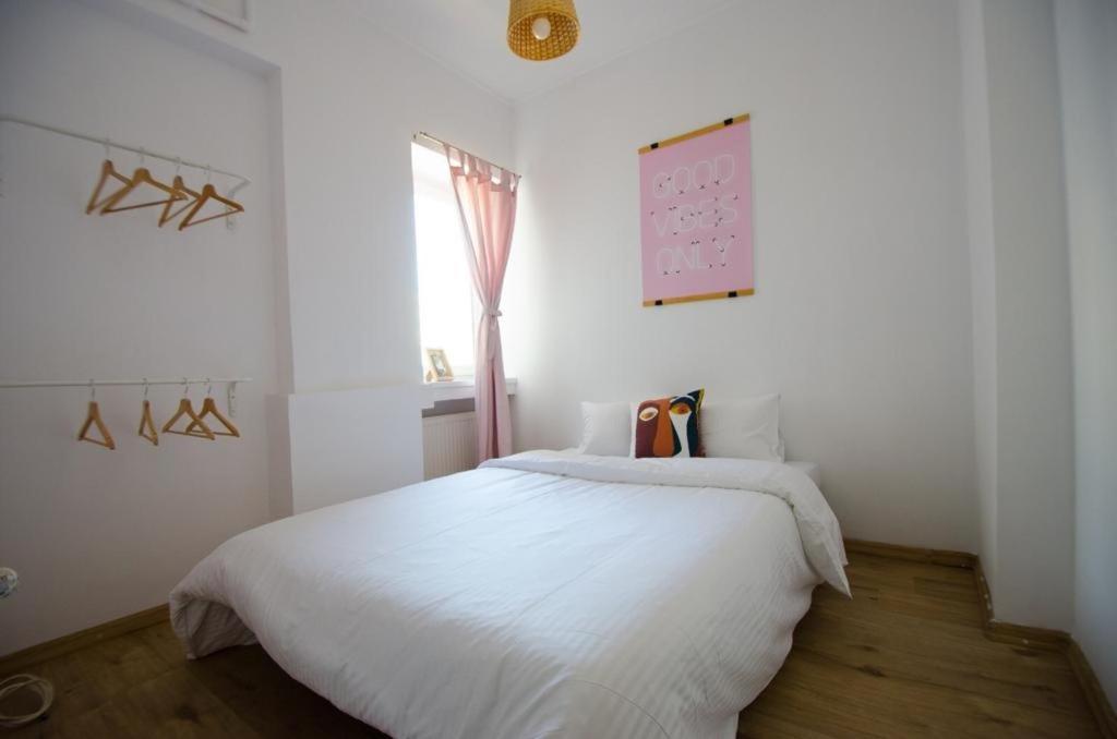Bright Apartment Near Cismigiu And Old Town Bukares Bagian luar foto